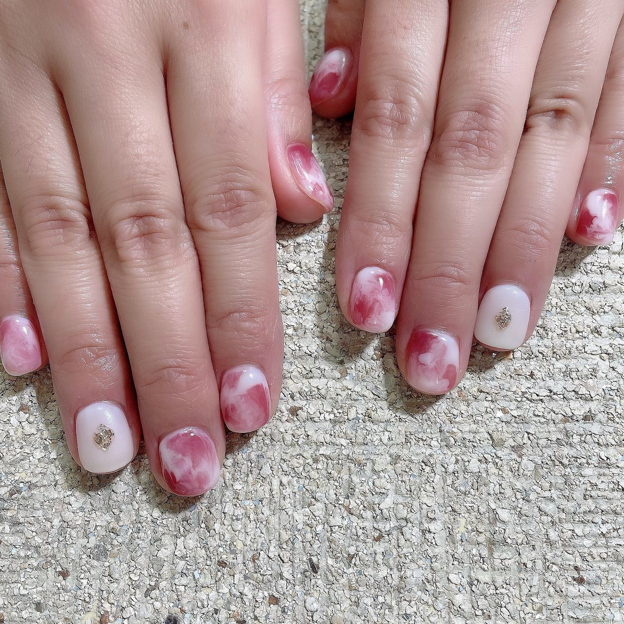 ニュアンス マーブル ホワイト ボルドー ジェルネイル Mika S Salonのネイルデザイン No ネイルブック