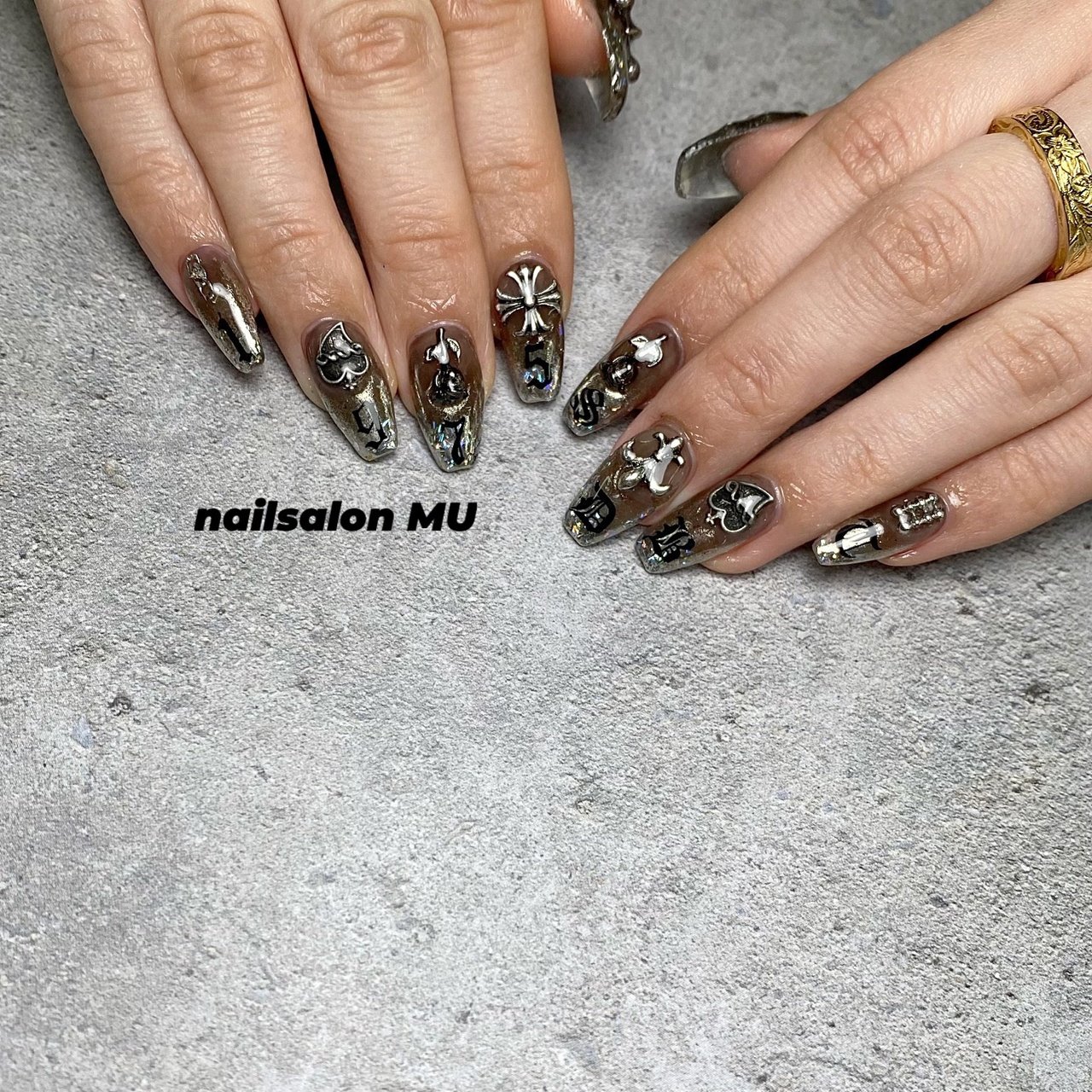 グラデーション ラメ シースルー デコ ロック Nailsalon Mu ミウ のネイルデザイン No ネイルブック