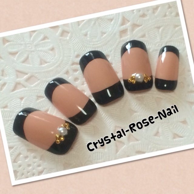 ハンド 変形フレンチ ベージュ ジェル ネイルチップ Crystal Rose Nail ネーコのネイルデザイン No ネイルブック