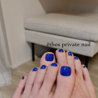 ワンカラー ペディキュア ロイヤルブルーのネイルデザイン ネイルブック