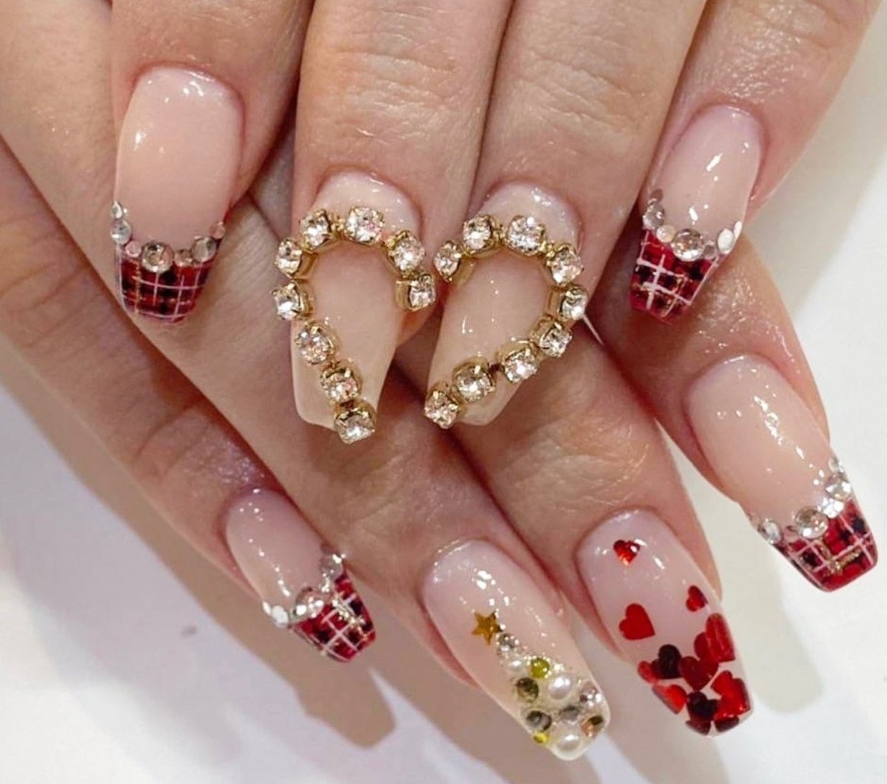 ハンド フレンチ ビジュー チェック ハート Nailsgogo Shibuya Nailsalonのネイルデザイン No ネイル ブック