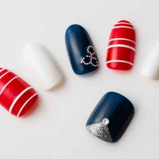 夏といえば‥そう！マリンコーデです♡ファッションだけではなくネイルにも加えてみるだけでほら！おしゃれ女子の出来上がり✨ #かわいい 
#夏 
#フォローくれた人はみんな友達 
#いいねした人全員フォローする 
#ぜーんぶ詰め込んで可愛い
#女子力アップ♡ 
#おしゃれ 
#まりん 
#フォロバ100 
#簡単 
#海 #夏 #海 #リゾート #デート #ハンド #フレンチ #ラメ #マリン #ミディアム #ホワイト #レッド #ブルー #奈柚 #ネイルブック