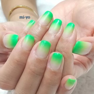 22年 新着順 蛍光グリーンのネイルデザイン ネイルブック