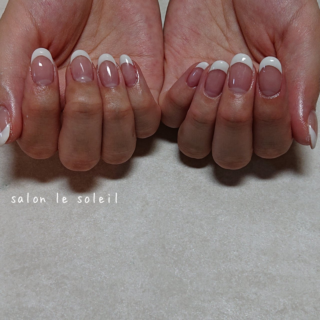 ハンド シンプル フレンチ ホワイト ジェルネイル Salonsoleilのネイルデザイン No ネイルブック