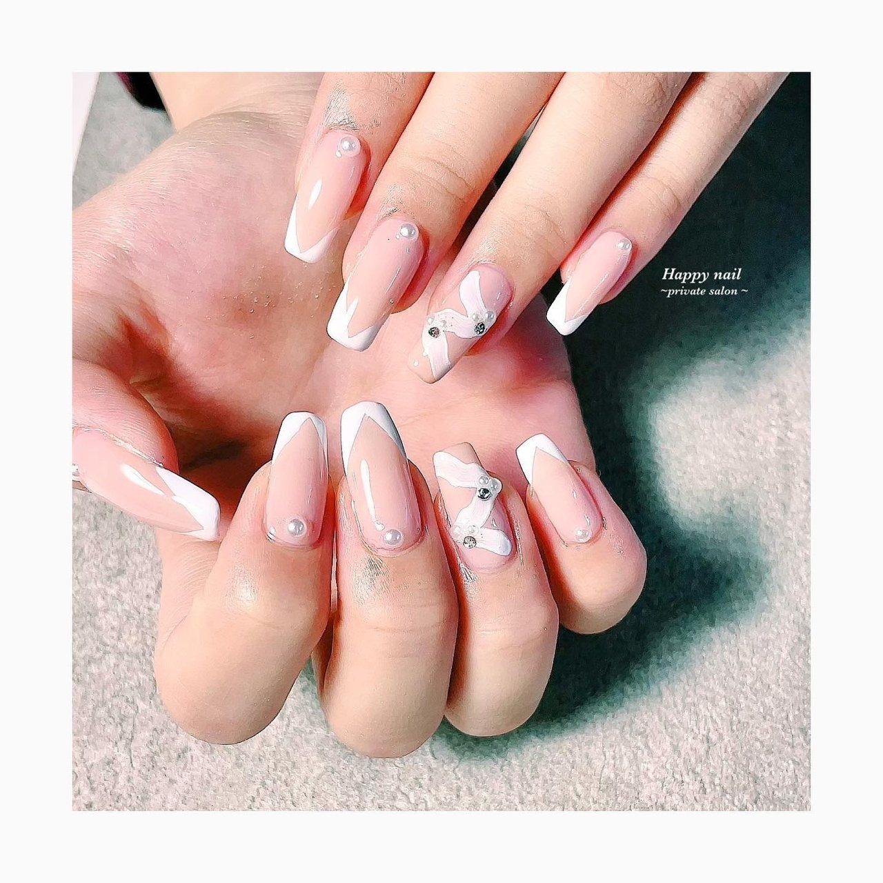 シンプル フレンチ 変形フレンチ リボン ホワイト Happy Nailのネイルデザイン No ネイルブック