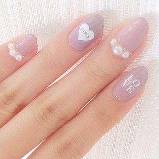 とことんガーリーにこだわりたいなら‥パール×パステルで上級者おしゃれさん♡ #デートにはこれでしょ❤️ 
#いいねした人全員フォローする
#シンプルネイル 
#簡単 
#おとなかわいいネイル
#ぜーんぶ詰め込んで可愛い 
#パステル 
#ピンク 
#パープル 
#いま流行ってるんだって #オールシーズン #バレンタイン #デート #ハンド #シンプル #ラメ #パール #ミディアム #ホワイト #ピンク #パープル #奈柚 #ネイルブック