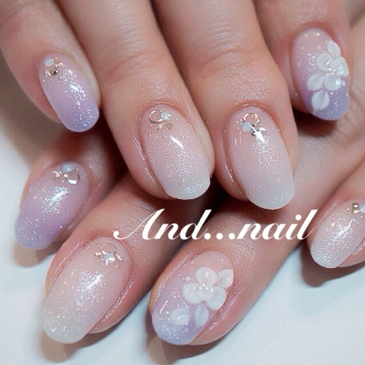 春 ハンド グラデーション ホワイト ジェルネイル 白川麻里 神戸アンドネイルのネイルデザイン No ネイルブック