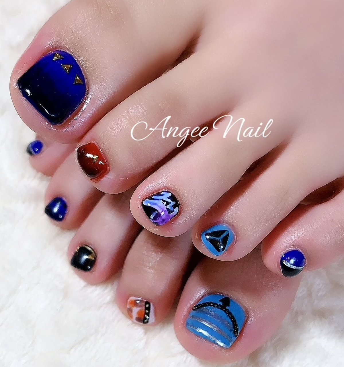 フット 変形フレンチ ワンカラー ショート ネイビー ネイルサロンアンジーのネイルデザイン No ネイルブック