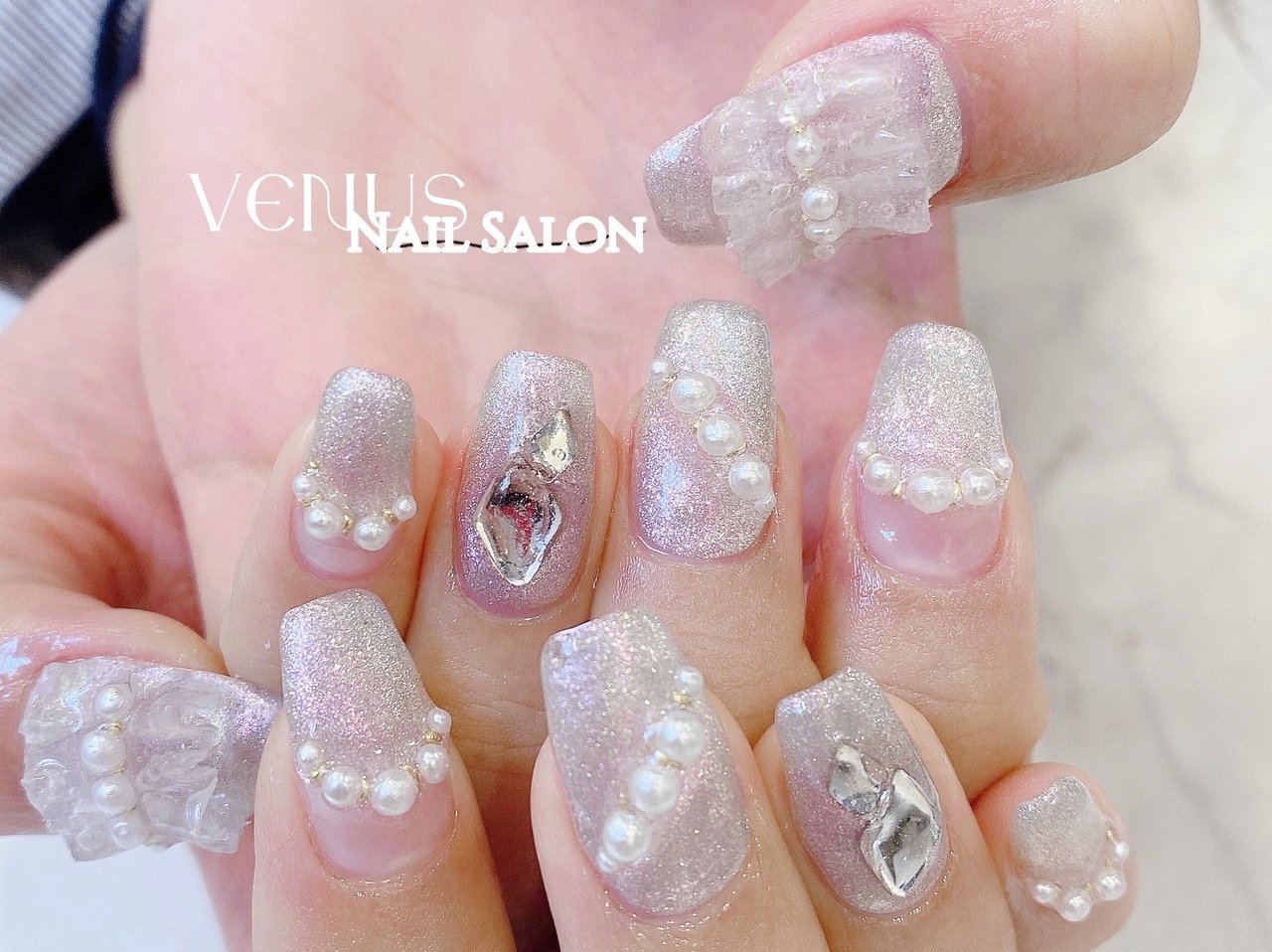 冬 ハンド パール ロング ホワイト Venus Nail Salonのネイルデザイン No ネイルブック