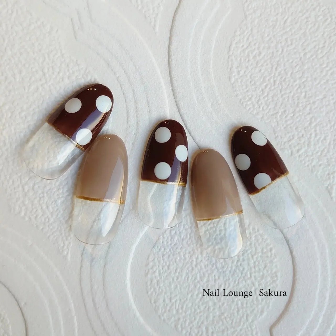 オールシーズン ハンド フレンチ ドット ブラウン Nail Lounge Sakuraのネイルデザイン No ネイルブック