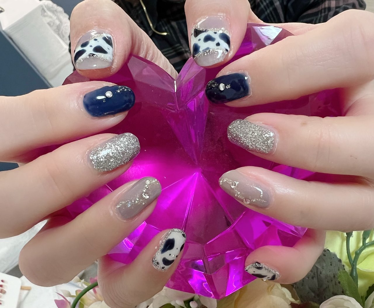 オールシーズン ハンド アニマル柄 ミディアム ホワイト N Colorsのネイルデザイン No ネイルブック