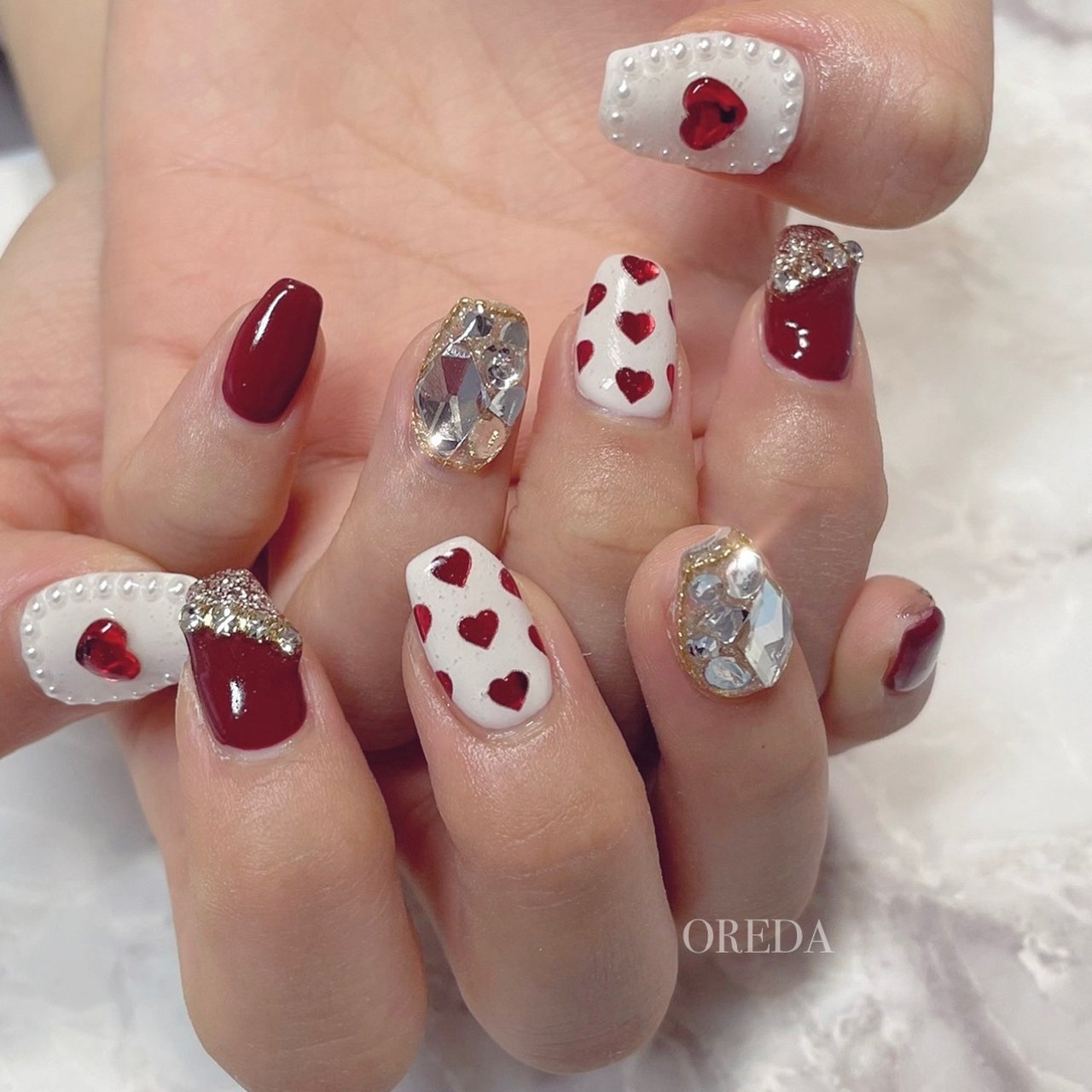 冬/バレンタイン/ハンド/ビジュー/ハート - oreda_nailsalonのネイル 