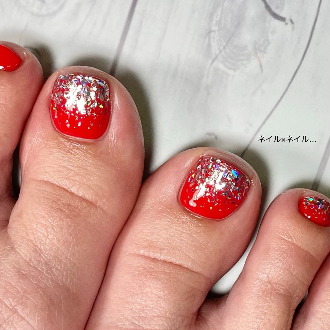 オールシーズン フット ホログラム レッド ジェルネイル Yukinaのネイルデザイン No ネイルブック