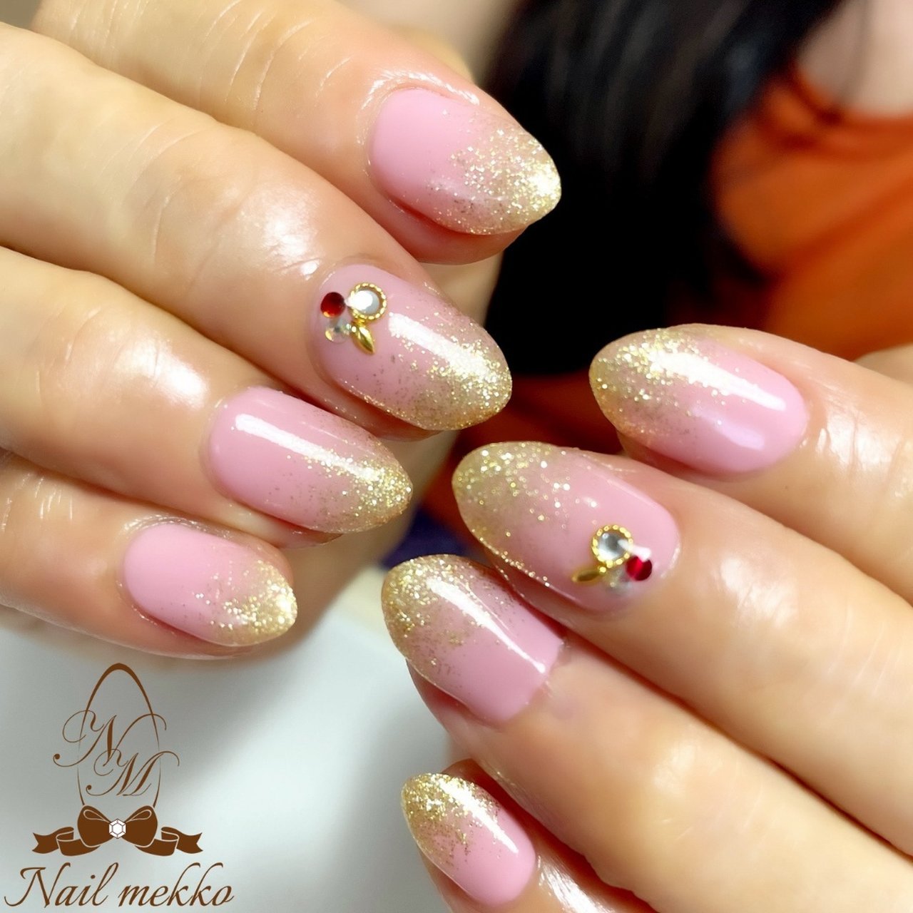 グラデーション ビジュー ラメ ピンク ゴールド Nail Mekkoのネイルデザイン No ネイルブック