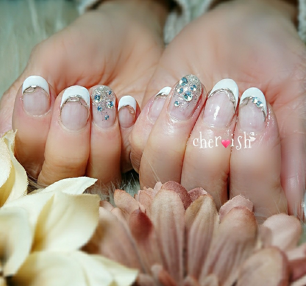 ハンド フレンチ グラデーション ラメ デコ Private Nail Salon Cher Ishのネイルデザイン No ネイルブック