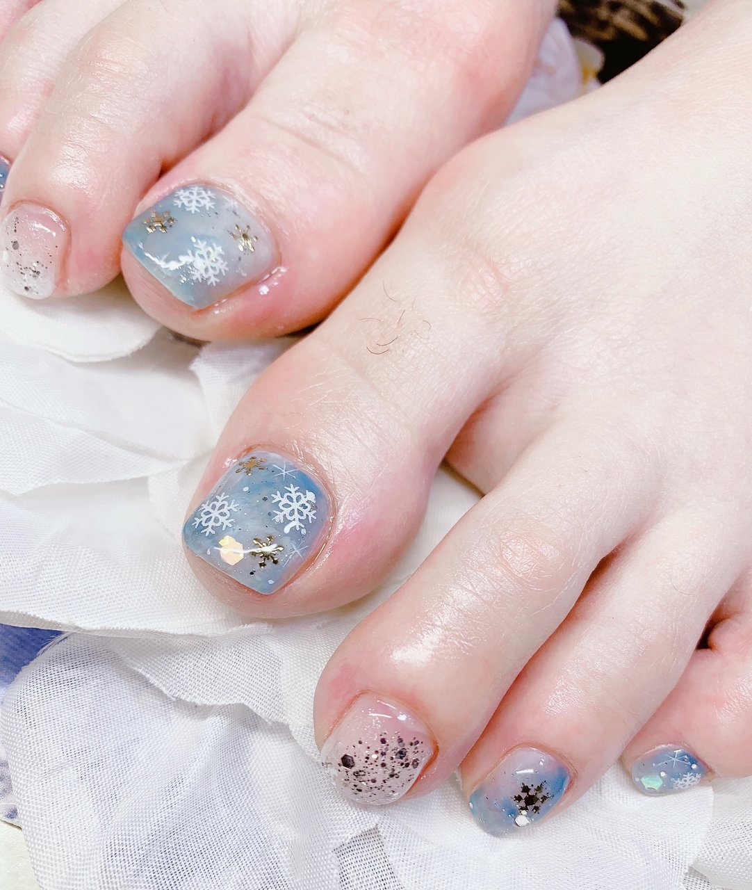フット ラメ 雪の結晶 ホワイト 水色 あめちゃんのネイルデザイン No ネイルブック