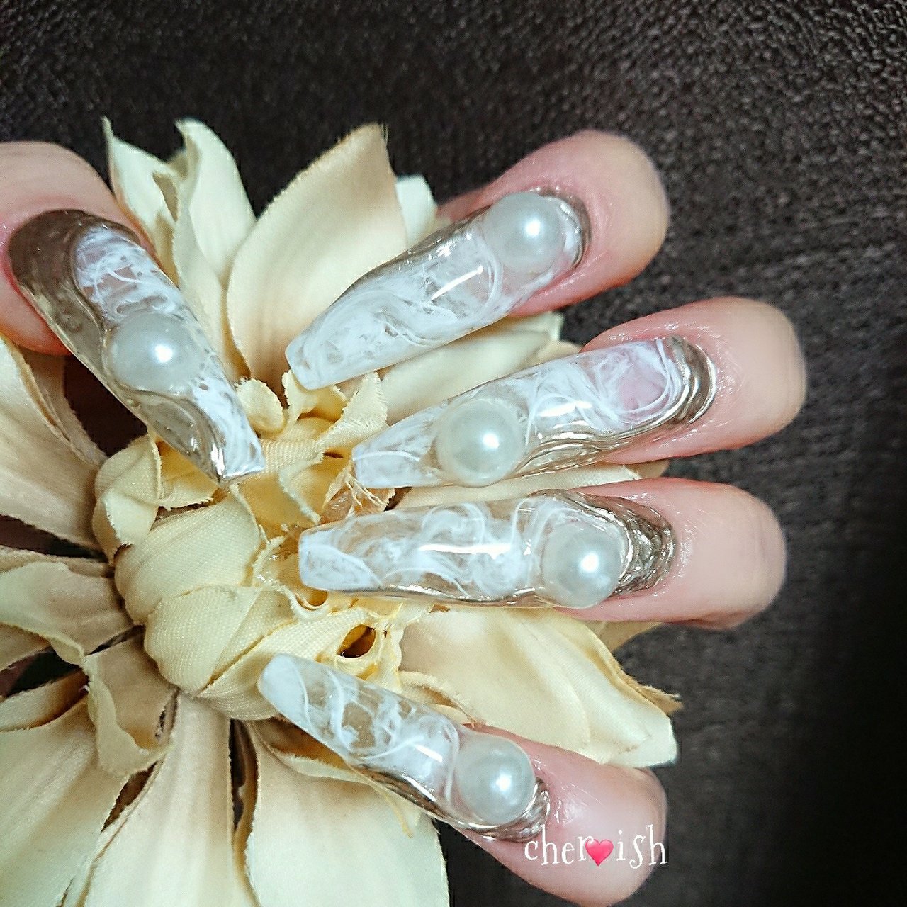 ハンド パール ニュアンス マーブル ミラー Private Nail Salon Cher Ishのネイルデザイン No ネイルブック