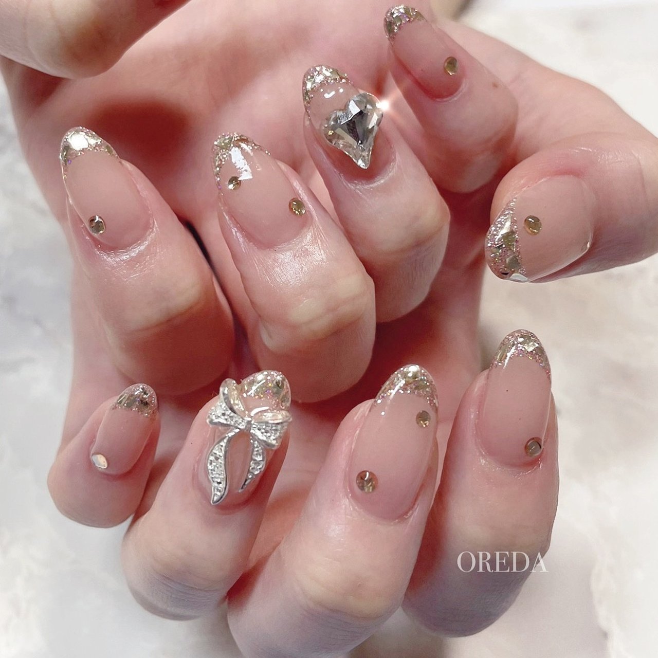 冬 オールシーズン ハンド フレンチ ビジュー Oreda Nailsalonのネイルデザイン No ネイルブック