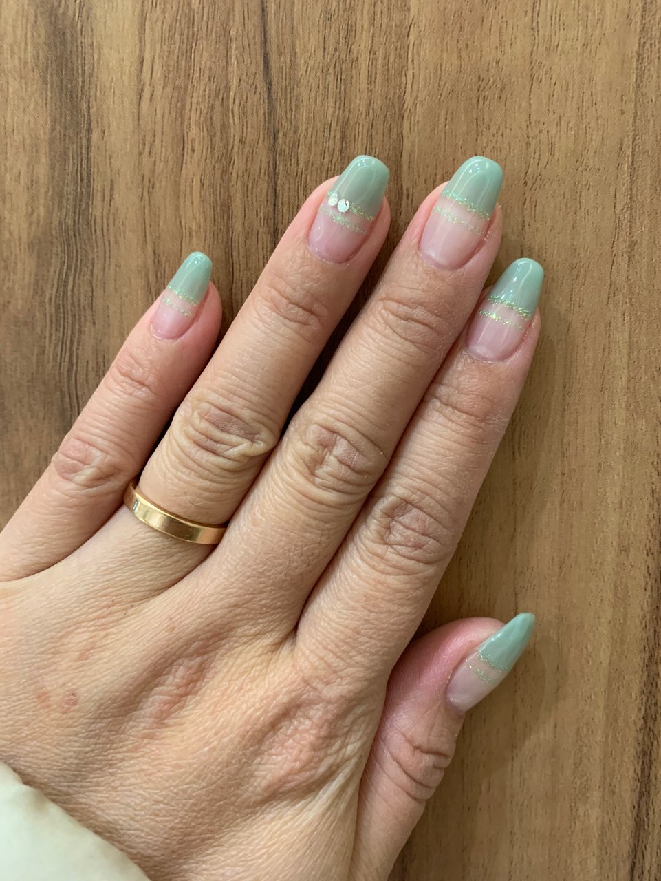 ハンド ミディアム グリーン スモーキー ジェルネイル Nail Yuのネイルデザイン No ネイルブック