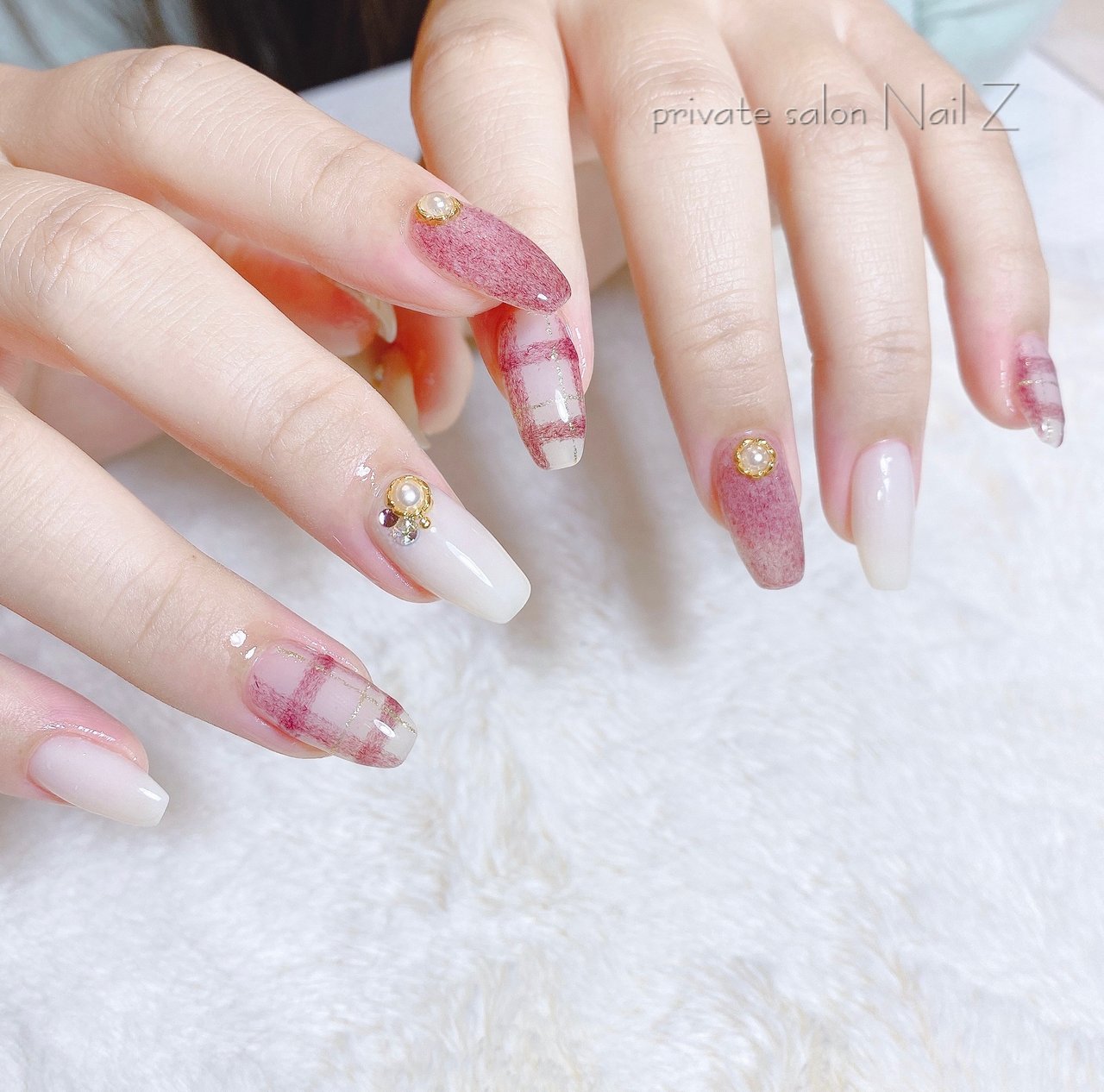 ハンド チェック ロング ベージュ ボルドー Nail Z ネイルジー のネイルデザイン No ネイルブック