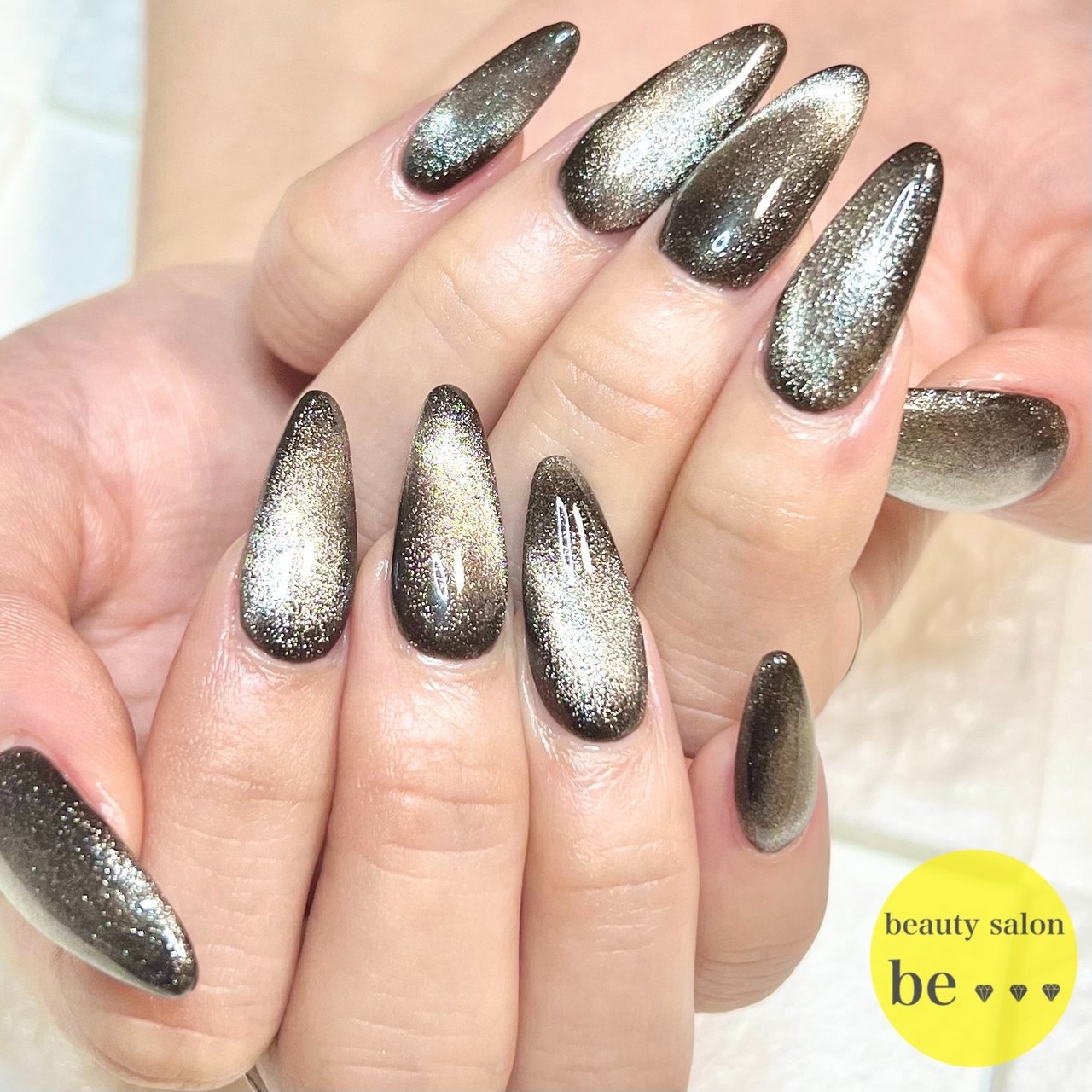 ハンド/ブラック/ゴールド - be Nailのネイルデザイン[No