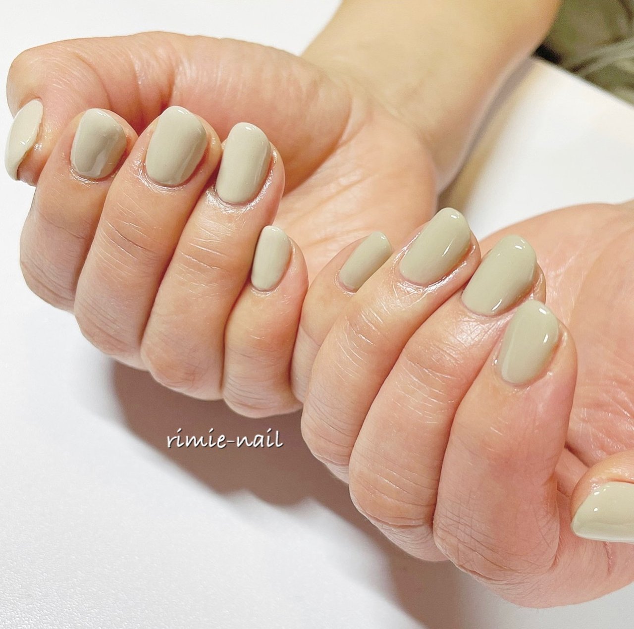 ハンド ワンカラー ショート グレージュ ジェルネイル Rimie Nailのネイルデザイン No ネイルブック