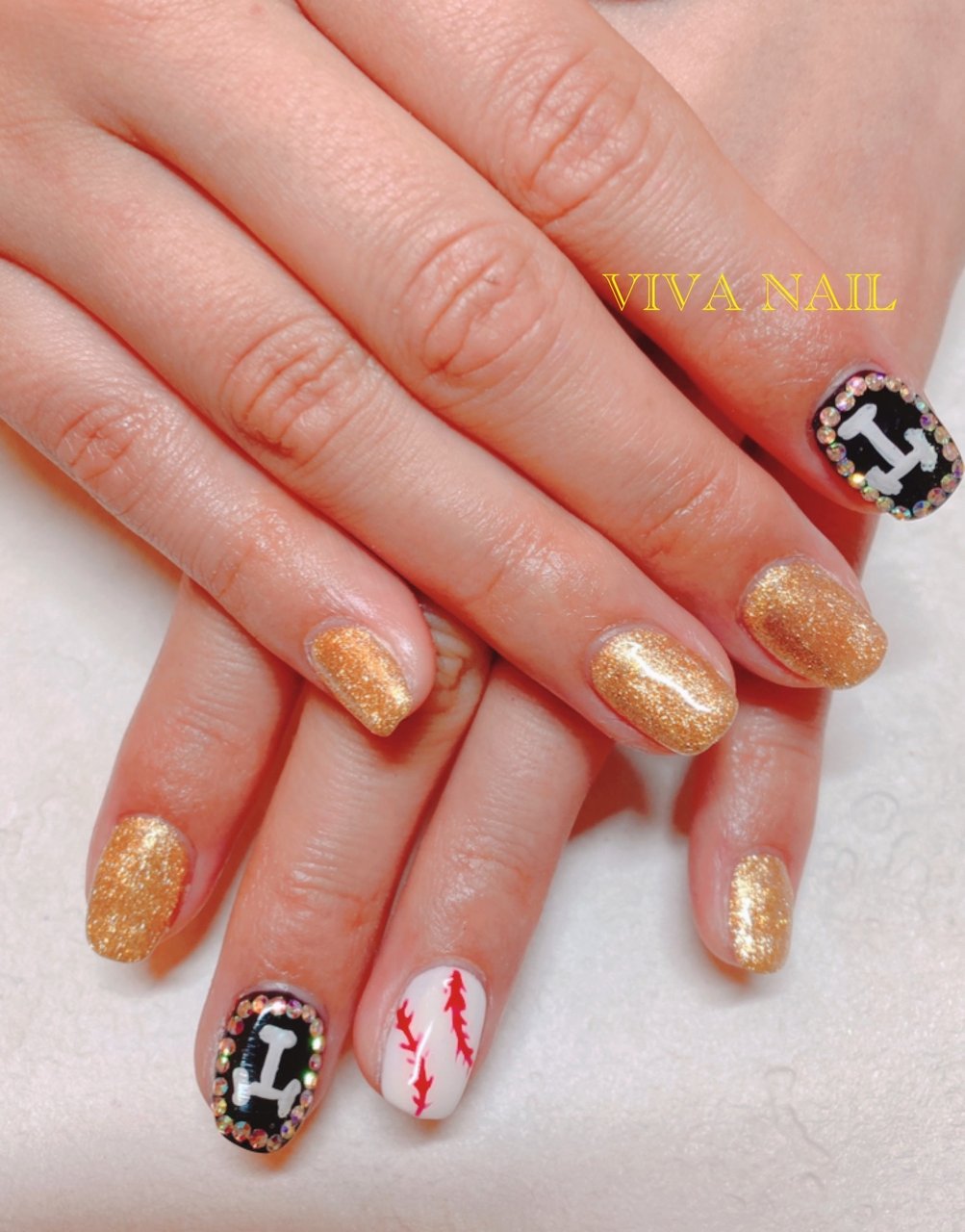 オールシーズン ハンド ホワイト レッド ブラック Viva Nail Fujiのネイルデザイン No ネイルブック