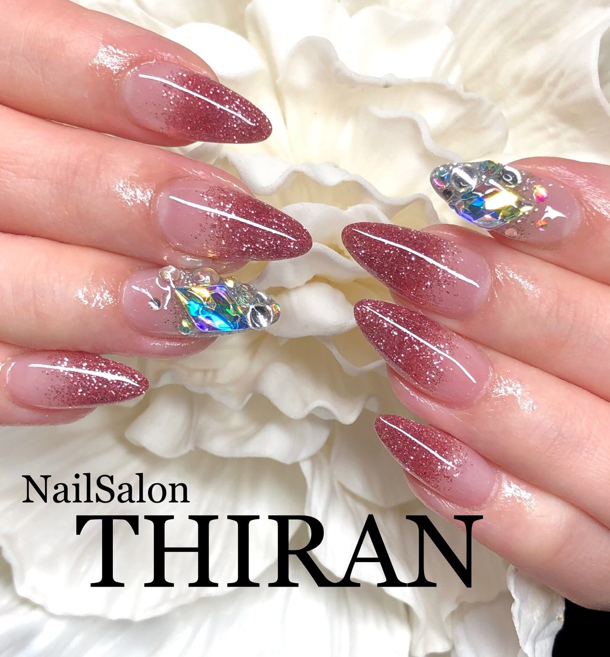 オールシーズン ハンド シンプル グラデーション ビジュー Nailsalon Thiranのネイルデザイン No ネイルブック