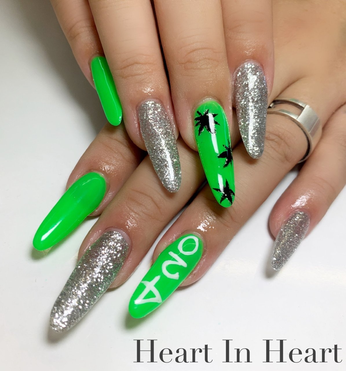 オールシーズン ライブ ハロウィン ハンド ラメ Heart In Heartのネイルデザイン No ネイルブック