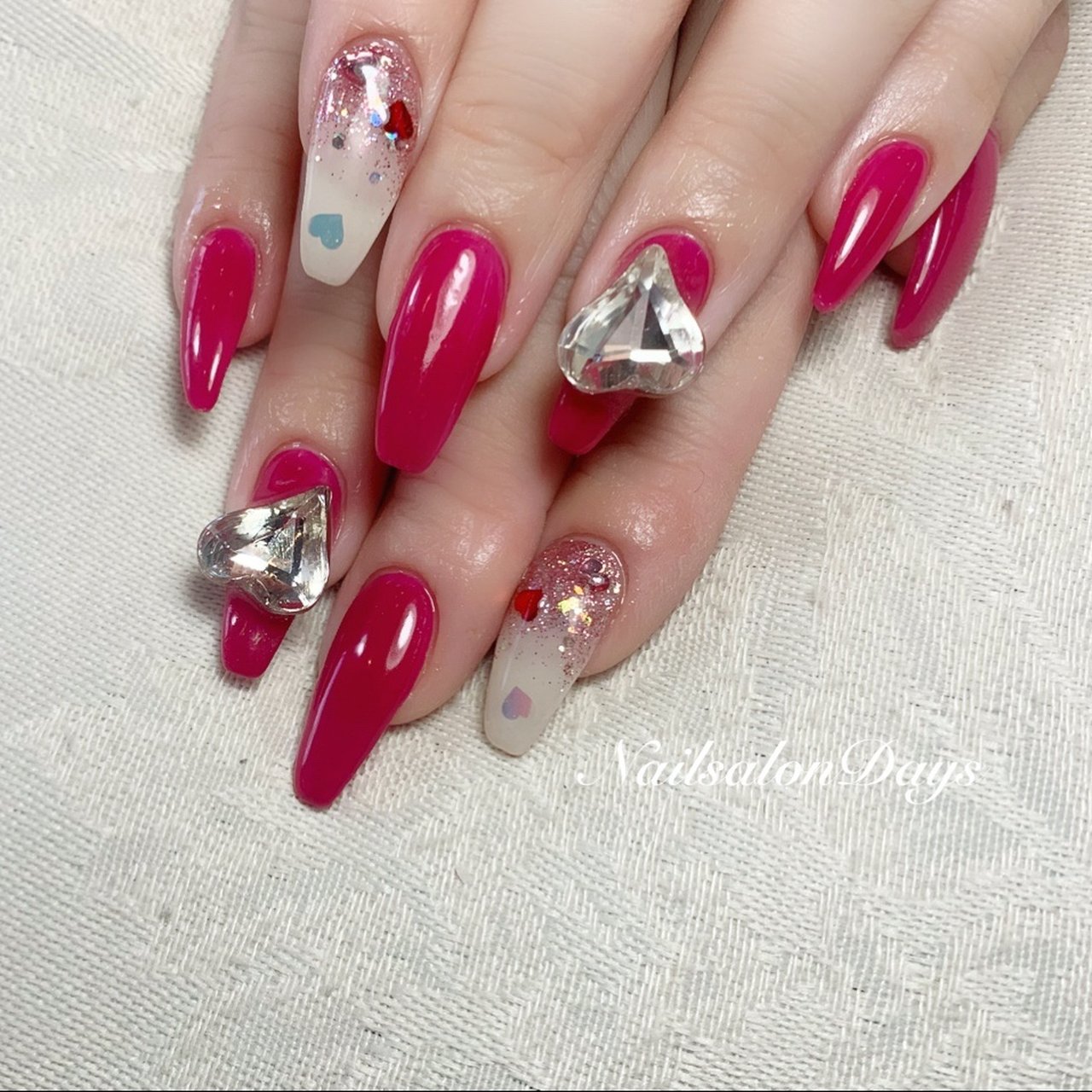 冬 成人式 バレンタイン 卒業式 ビジュー Nail Salon Daysのネイルデザイン No ネイルブック