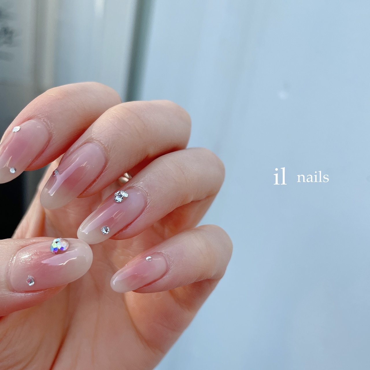 ハンド ビジュー ワンカラー チーク ベージュ Il Nailsのネイルデザイン No ネイルブック