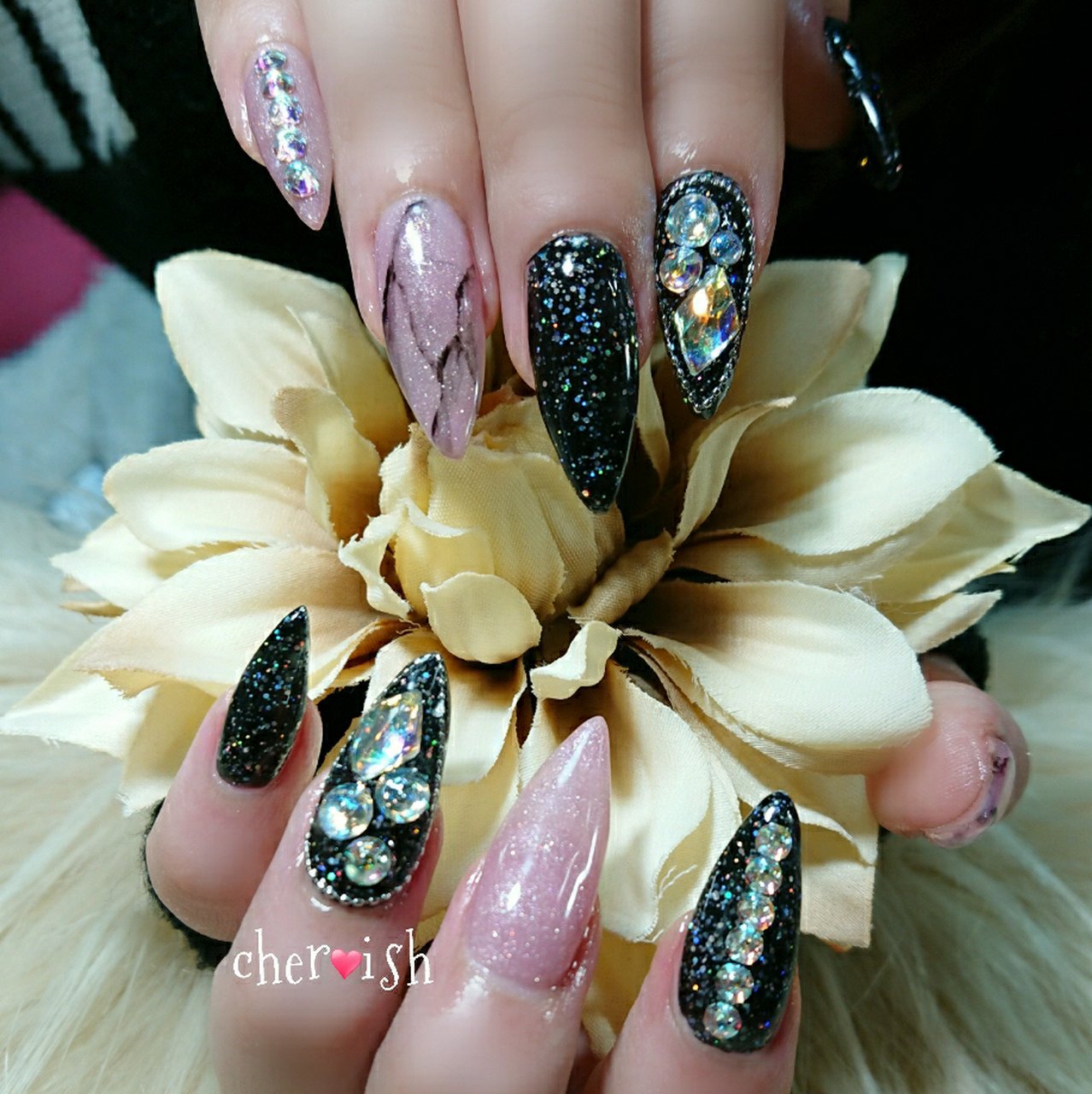 ハンド ビジュー ラメ ワンカラー 大理石 Private Nail Salon Cher Ishのネイルデザイン No ネイル ブック