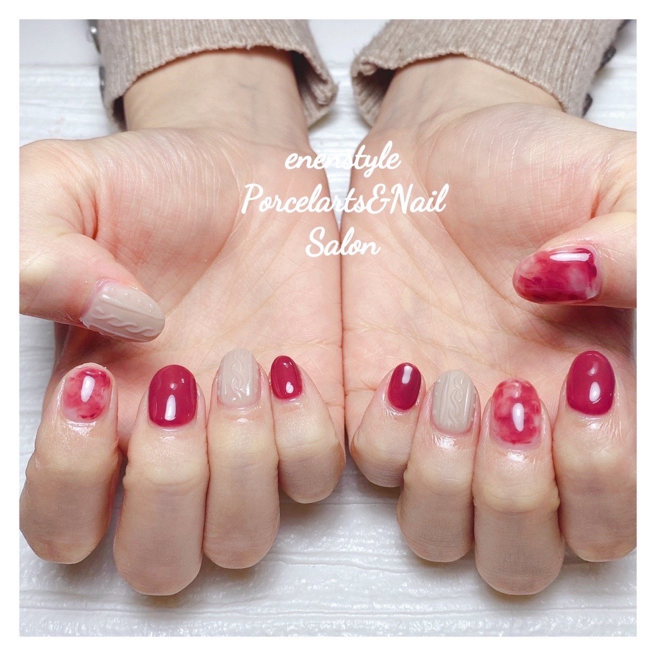 ニット ニュアンス ホワイト レッド ボルドー Enenstyle Porcelarts Nail Salonのネイルデザイン No ネイルブック