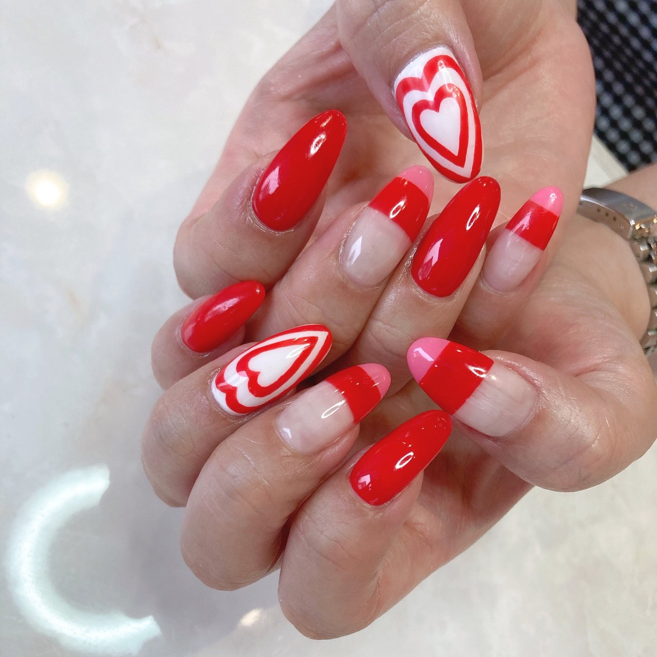 オールシーズン バレンタイン ハンド ハート バイカラー Nail Salon Faire Mikiのネイルデザイン No ネイルブック