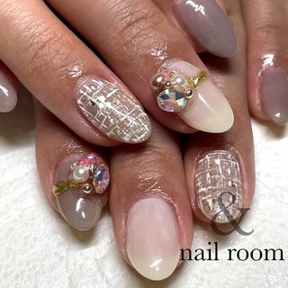 ツイード× ビジュー💎.◌* 
参考画像より…📸
✁┈┈┈┈┈┈┈┈┈┈┈┈．
今まで通り衛生管理を徹底して
営業させて頂いております😊
御来店の際にはお客様にも
手洗い･マスク着用をお願いしております。

また、アートネイルをするお客様には
オフセットの購入をおすすめしております。
まずは移らない･移さない努力を
続ける事は大切ですが
少しでもアートを楽しみ
自分の身も守る為に体調を崩された場合
ご自身でネイルオフをして
病院に向かって頂きたいと思ってます。
詳しい事はまた施術の際に
お伝えさせて頂いております😊

#福井ネイル#ネイルサロン福井#アートし放題#ジェルネイル#ジェリップ取り扱い店#美爪#艶々ワンカラー#綺麗のお手伝いさせてください#nailroomand#お爪のお悩み解決します#kokoist#フットネイル#デコラティブネイル#アイスネイル#ニュアンス#クリアフレンチ#マグネットジェル#マグネットネイル#韓流ネイル#蝶々ネイル.＃氷ネイル#クリアフレンチ #シェルネイル #ニュアンスネイル#ファイヤーネイル #バレンタイン #卒業式 #入学式 #ハンド #シンプル #ビジュー #ツイード #ミディアム #ベージュ #グレー #スモーキー #ジェルネイル #お客様 #nailroom ＆ #ネイルブック