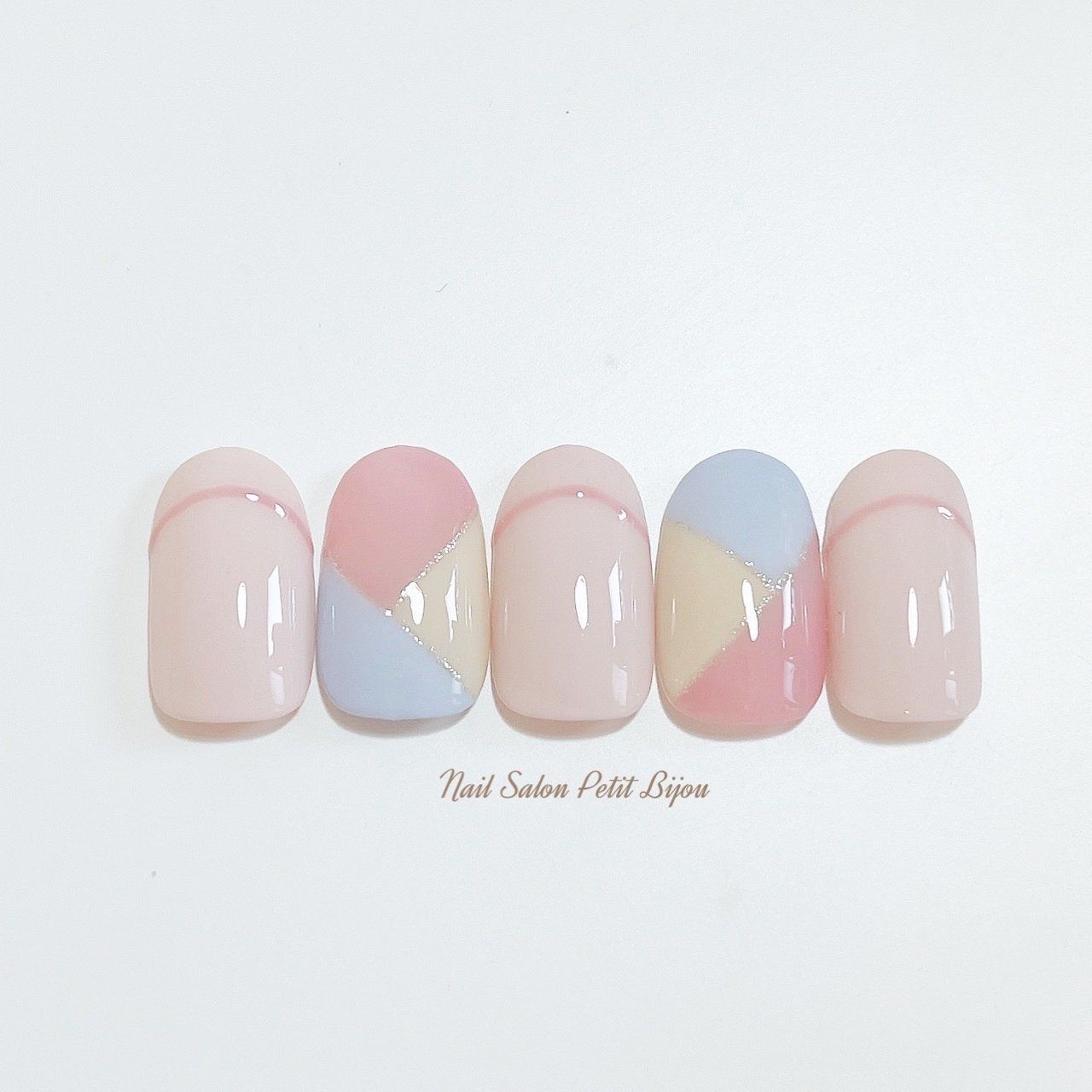 春 卒業式 入学式 オフィス 変形フレンチ Nail Salon Petit Bijouのネイルデザイン No ネイルブック