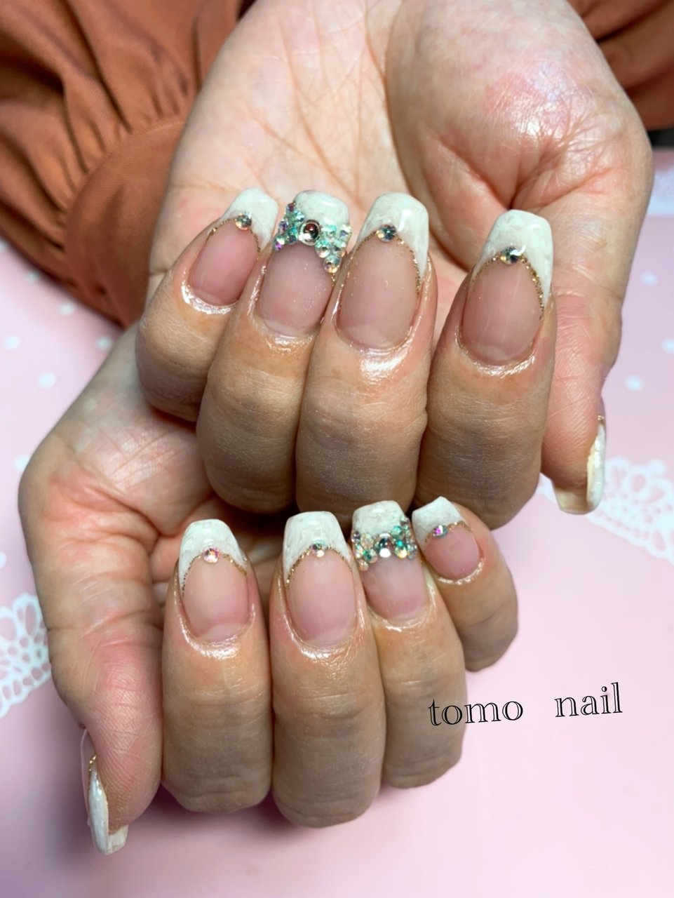 オールシーズン ハンド フレンチ ミディアム ホワイト To Mo Ko 530のネイルデザイン No ネイルブック