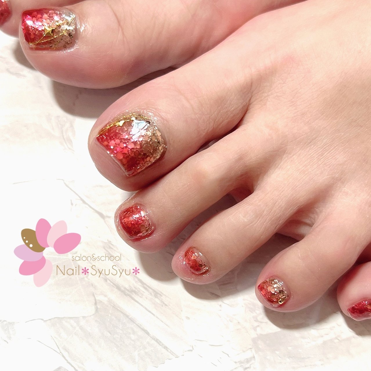 冬 お正月 フット グラデーション ホログラム Nail Syusyu ネイルシュシュのネイルデザイン No ネイルブック