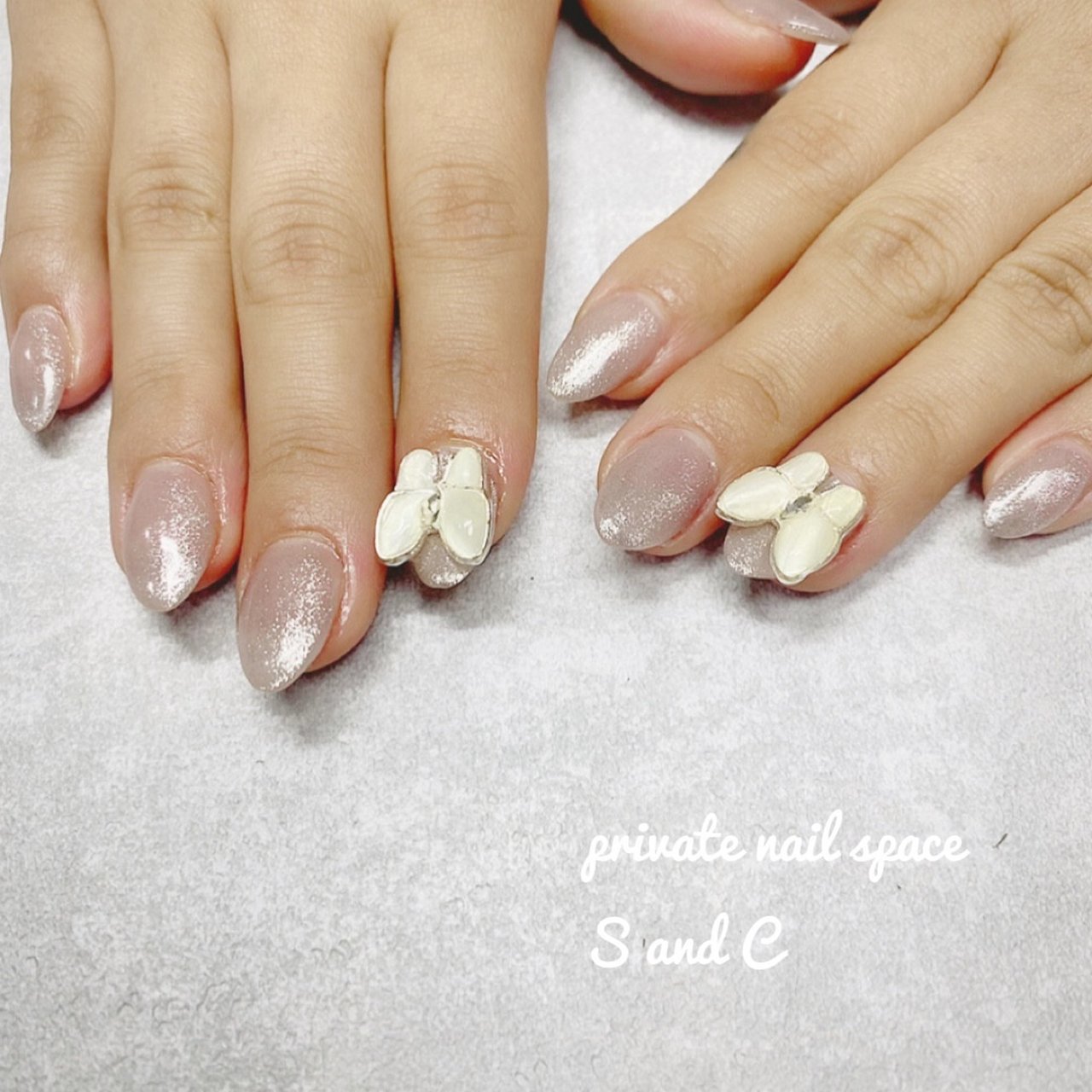 オールシーズン パーティー ハンド ビジュー ワンカラー Private Nail Space S And Cのネイル デザイン No ネイルブック