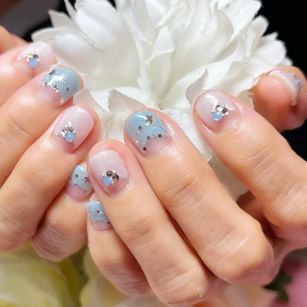 春 ハンド フレンチ ホログラム 星 Nail Room Souvenirのネイルデザイン No ネイルブック