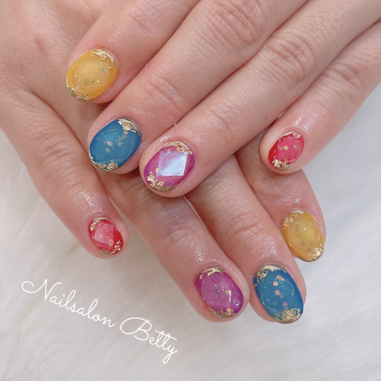 オールシーズン ハンド ショート カラフル ジェルネイル Nailsalon Bettyのネイルデザイン No ネイルブック