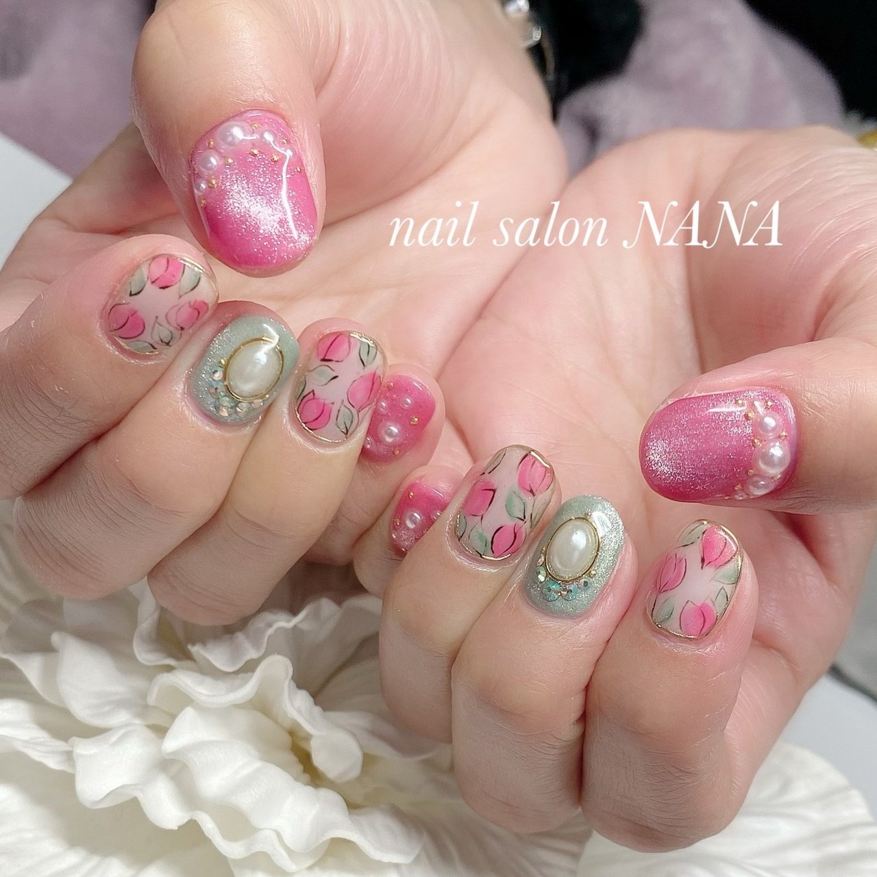 春 夏 ハンド ビジュー フラワー Nail Salon Nanaのネイルデザイン No ネイルブック