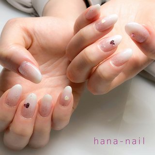 ラメ ゴールド 白グラデーションのネイルデザイン ネイルブック