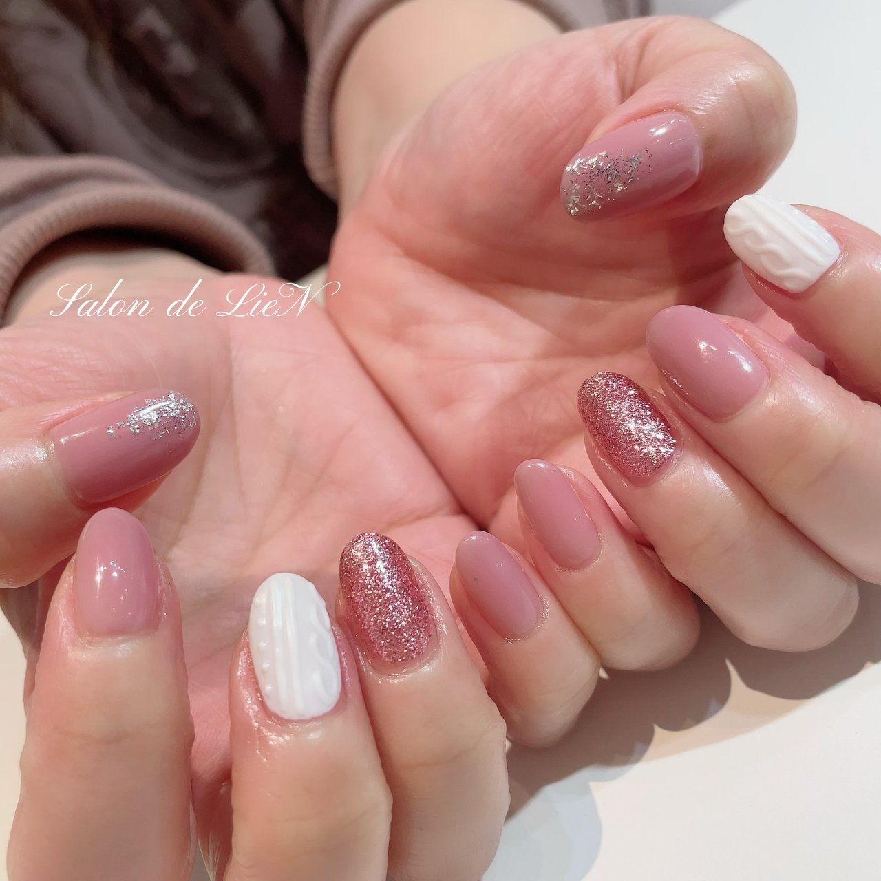 冬 ラメ ニット ホワイト ピンク Salon De Lien サロンドリアン のネイルデザイン No ネイルブック