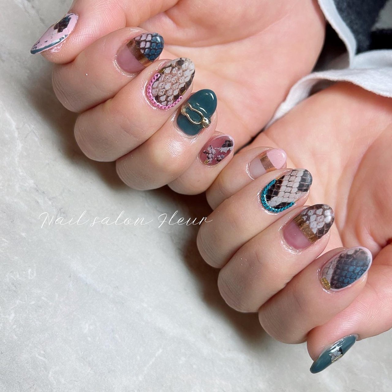 秋 冬 ハンド ピンク グリーン Nail Fleur Maki Futsukiのネイルデザイン No ネイルブック