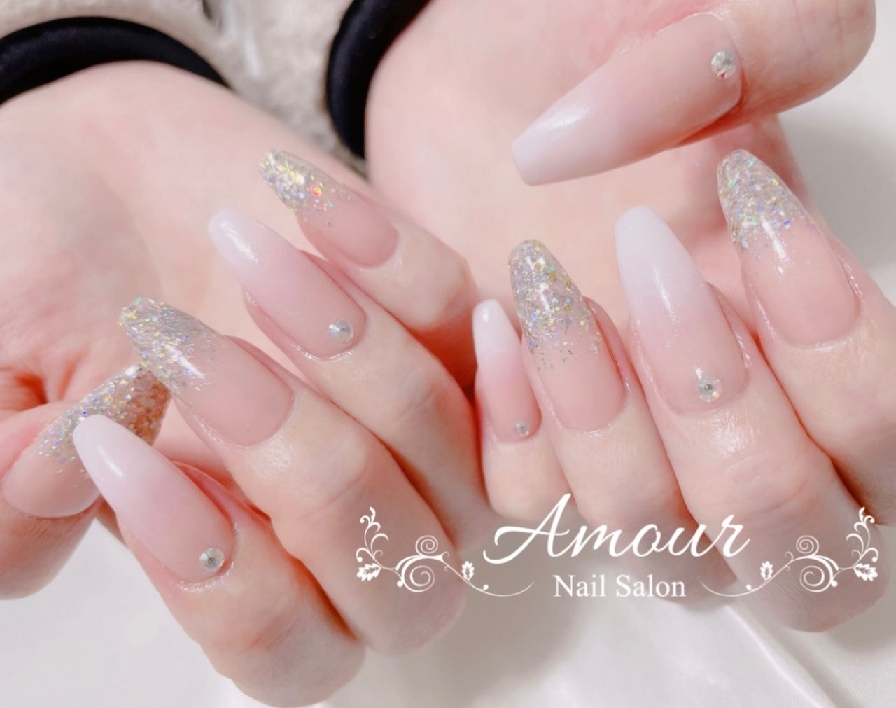 ハンド シンプル グラデーション ビジュー ホログラム Nailsalon Amourのネイルデザイン No ネイルブック