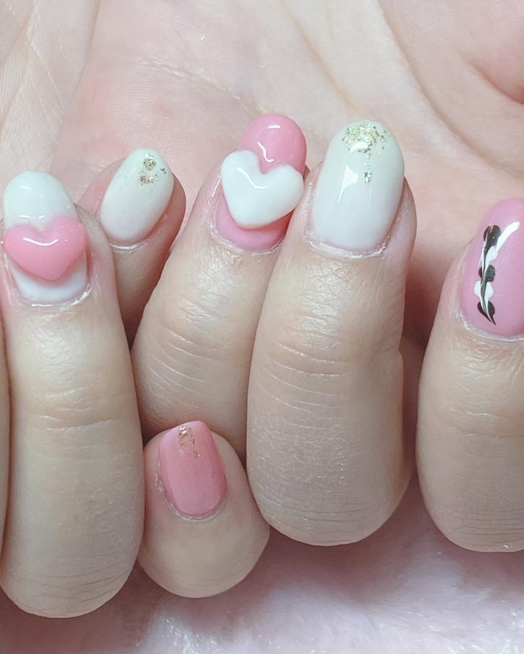 オールシーズン ハンド ラメ ハート 3d Moani ネイルとアロマのお店 のネイルデザイン No ネイルブック