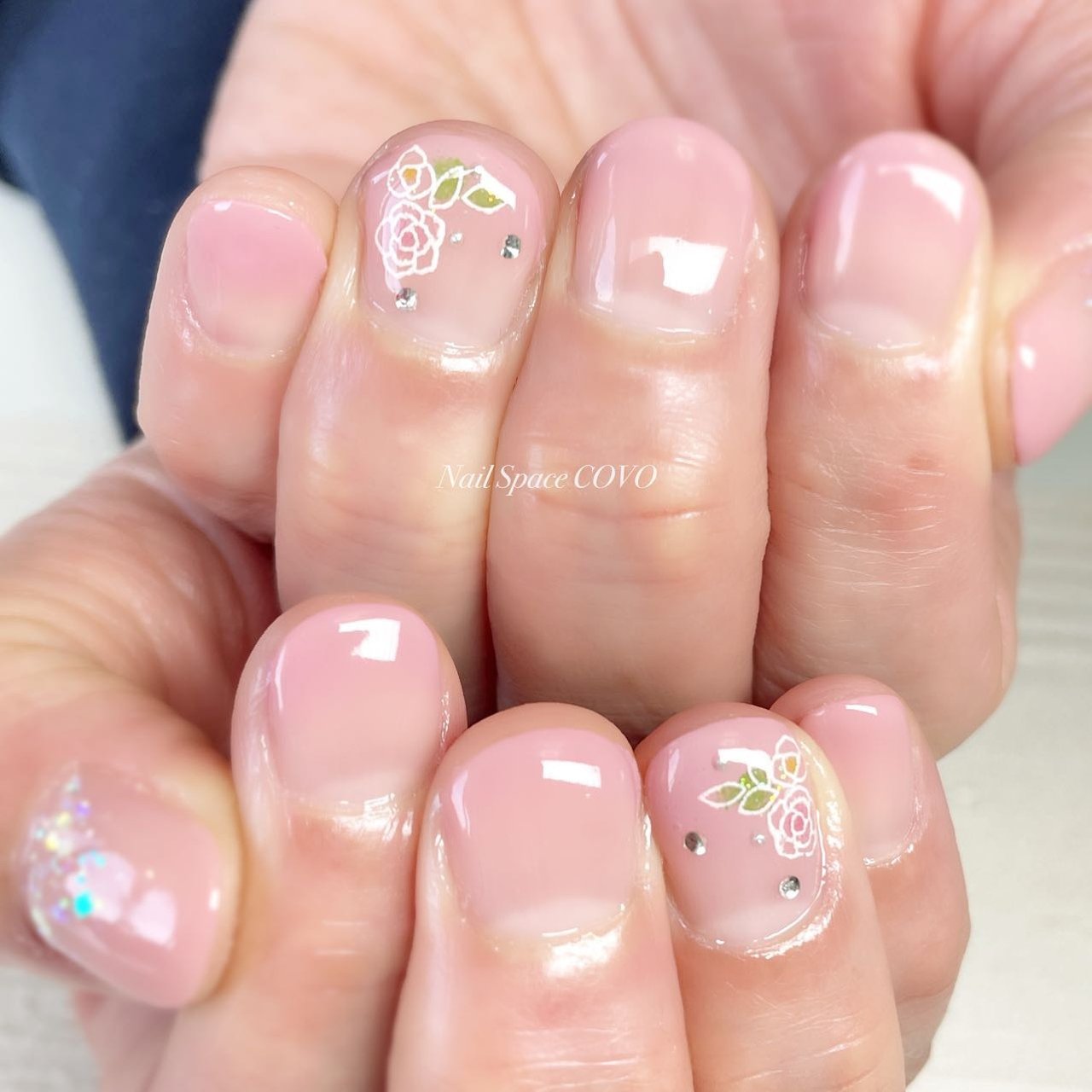 春 オフィス ハンド グラデーション ホログラム Nobuko Yamazakiのネイルデザイン No ネイルブック