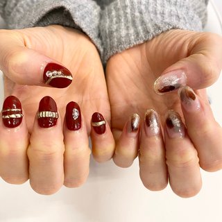 22年 新着順 ニュアンス ボルドー アシンメトリーネイルのネイルデザイン ネイルブック