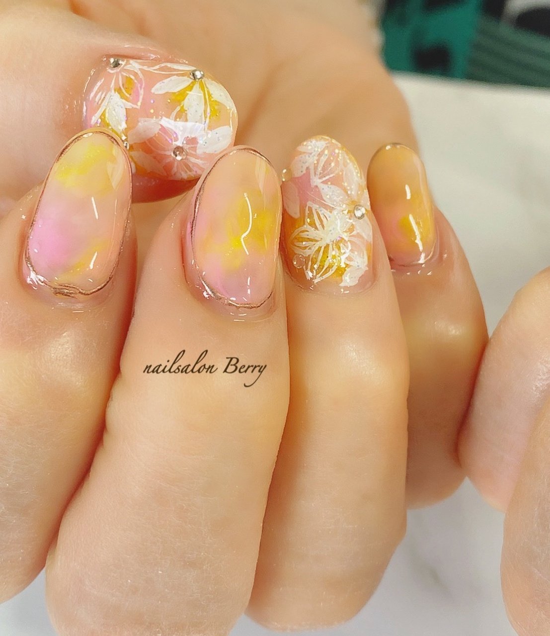 フラワー ニュアンス ピンク オレンジ イエロー ネイルサロンberryのネイルデザイン No ネイルブック